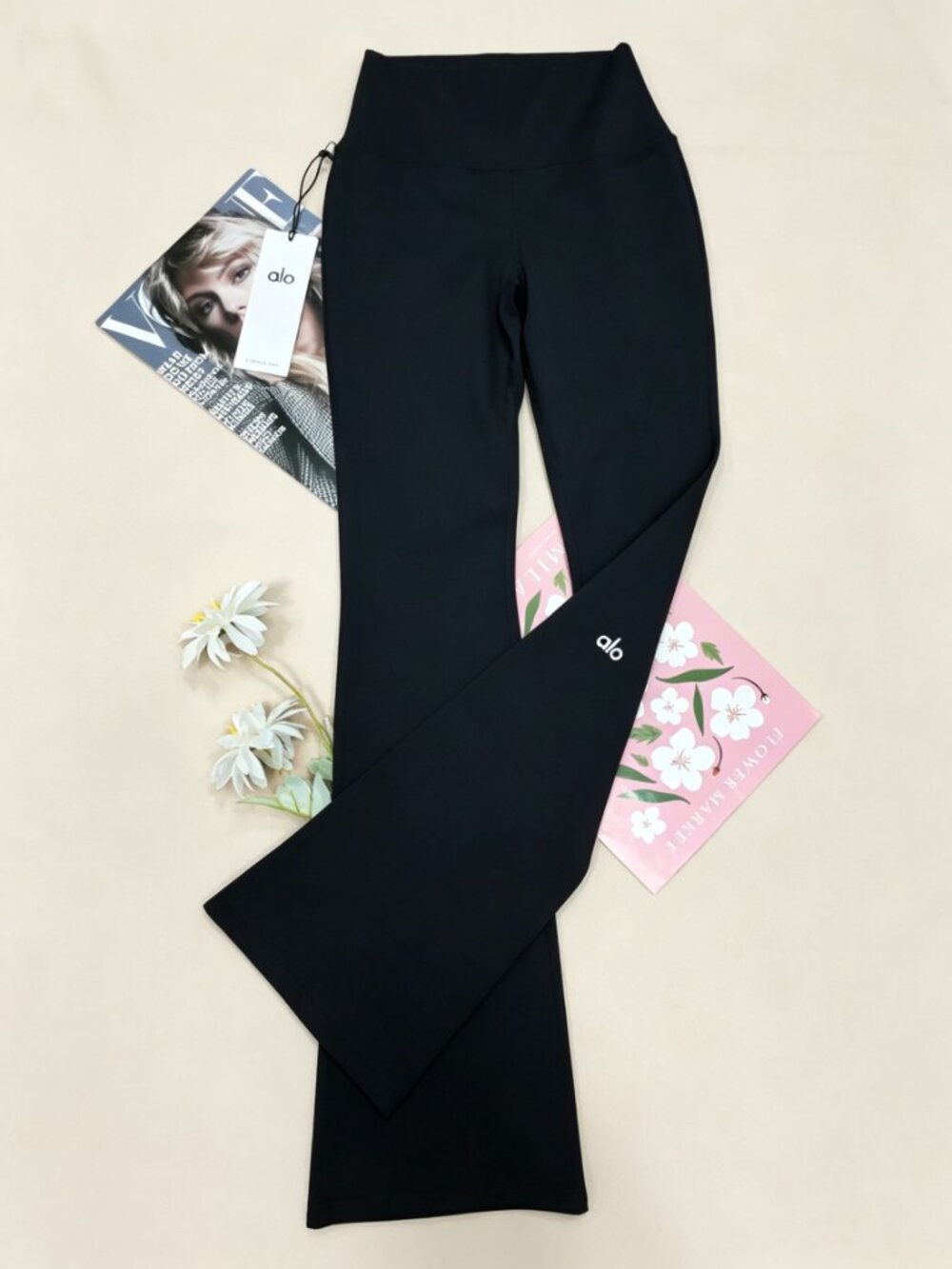 New With Tags🖤Alo Yoga Airbrush High-Waist Bootcut Legging🕶️Black (Regular) - Picture 2 of 14